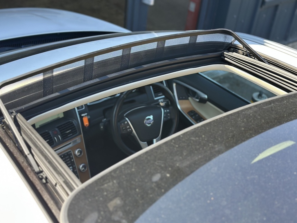 Volvo XC60 D4 Se Lux Nav TR66JFK White #5