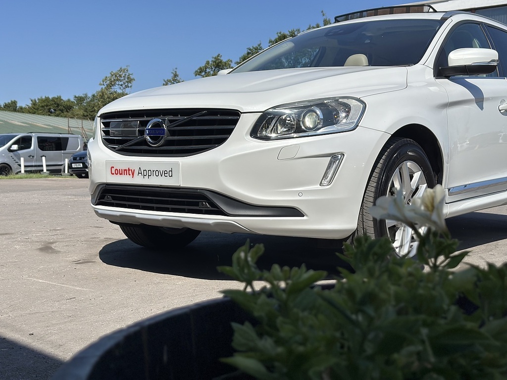 Volvo XC60 D4 Se Lux Nav TR66JFK White #6