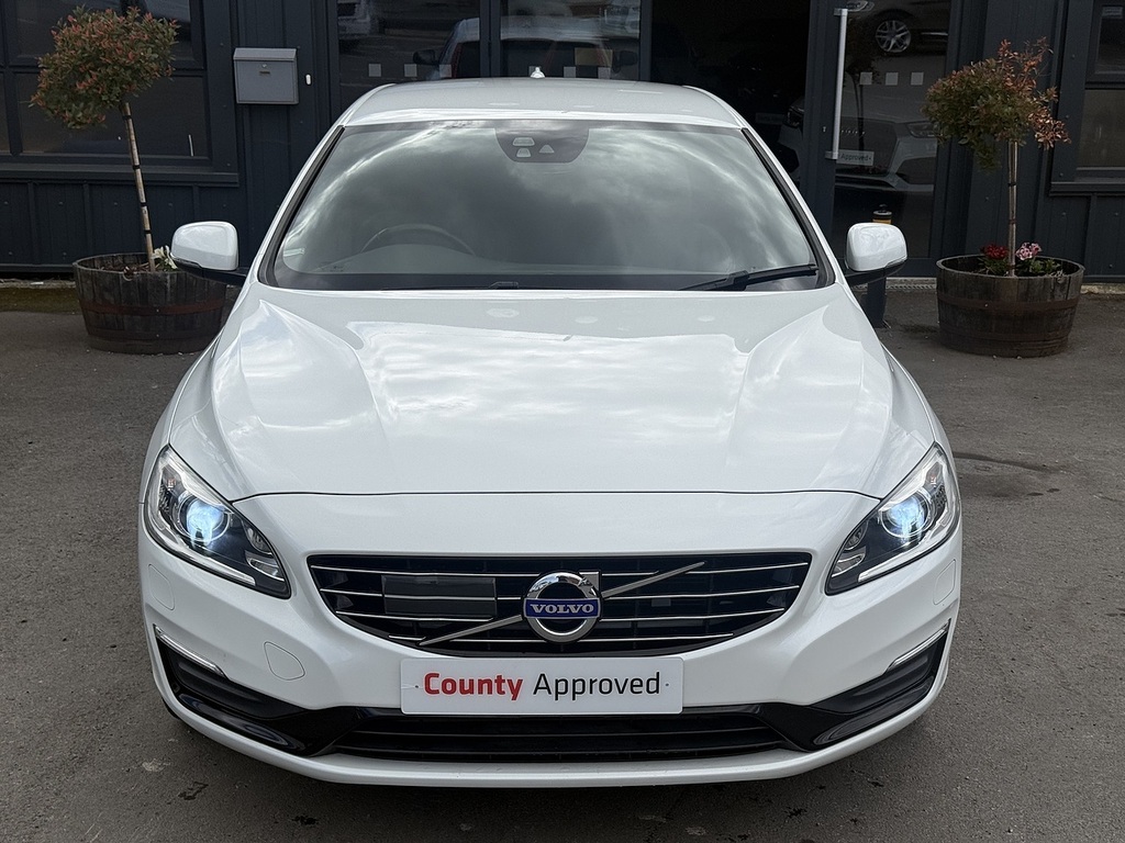 Volvo V60 D4 Se Lux Nav TR17XPL White #2