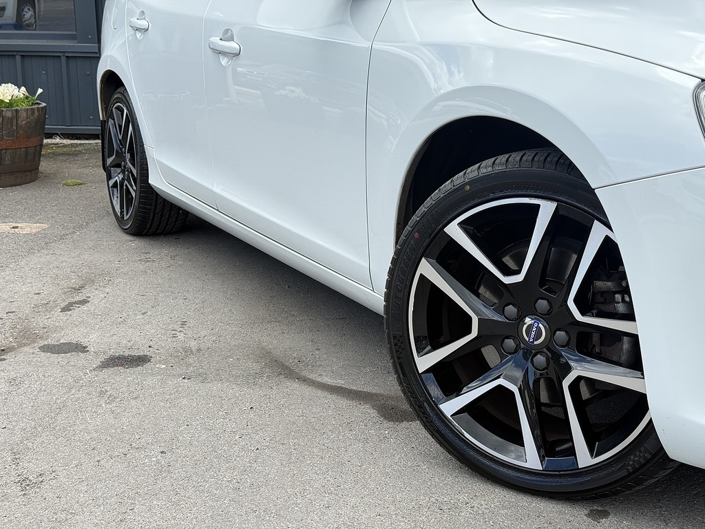 Volvo V60 D4 Se Lux Nav TR17XPL White #4
