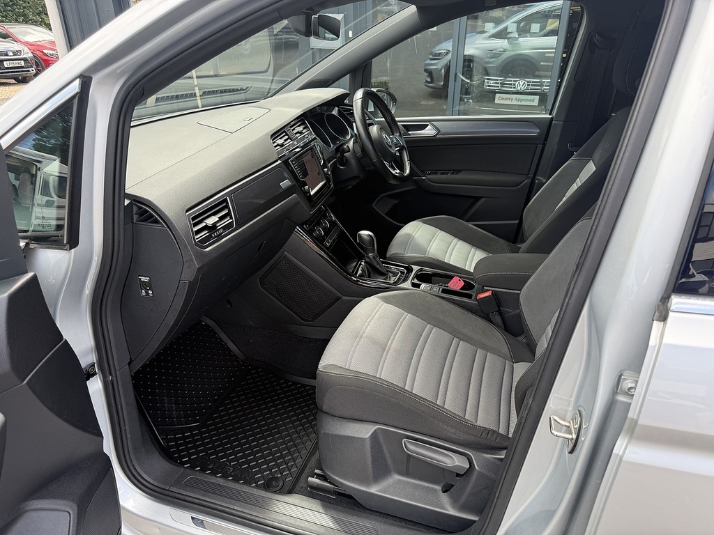 Volkswagen Touran Petrol Black #17