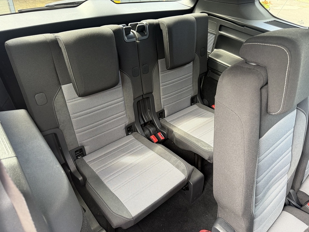 Volkswagen Touran Petrol Black #15