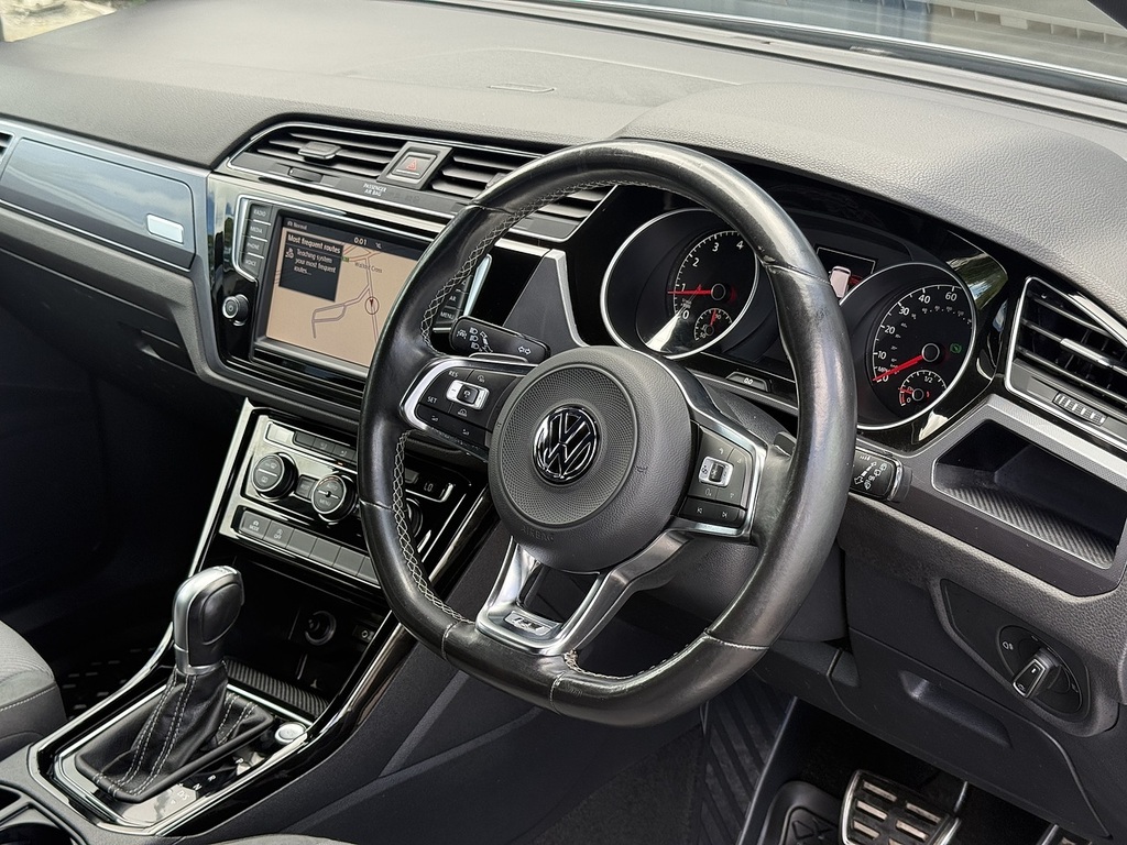 Volkswagen Touran Petrol Black #28