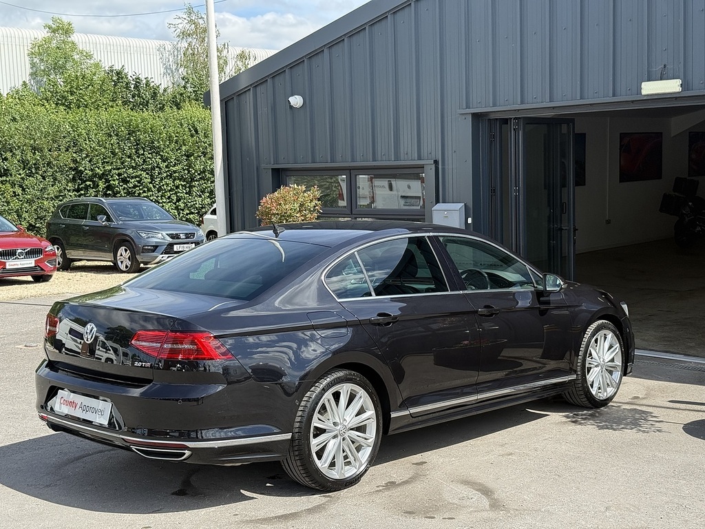 Volkswagen Passat 2.0 Tdi R Line Estate Dsg 150 Ps White #17