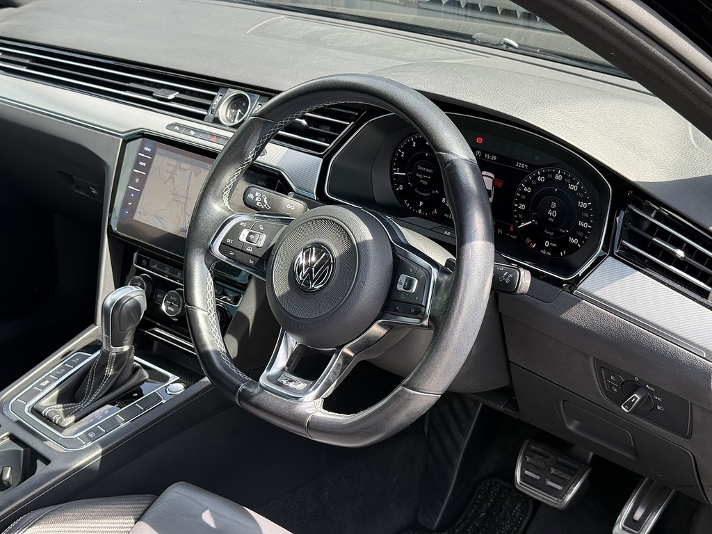 Volkswagen Passat 2.0 Tdi R Line Estate Dsg 150 Ps White #25