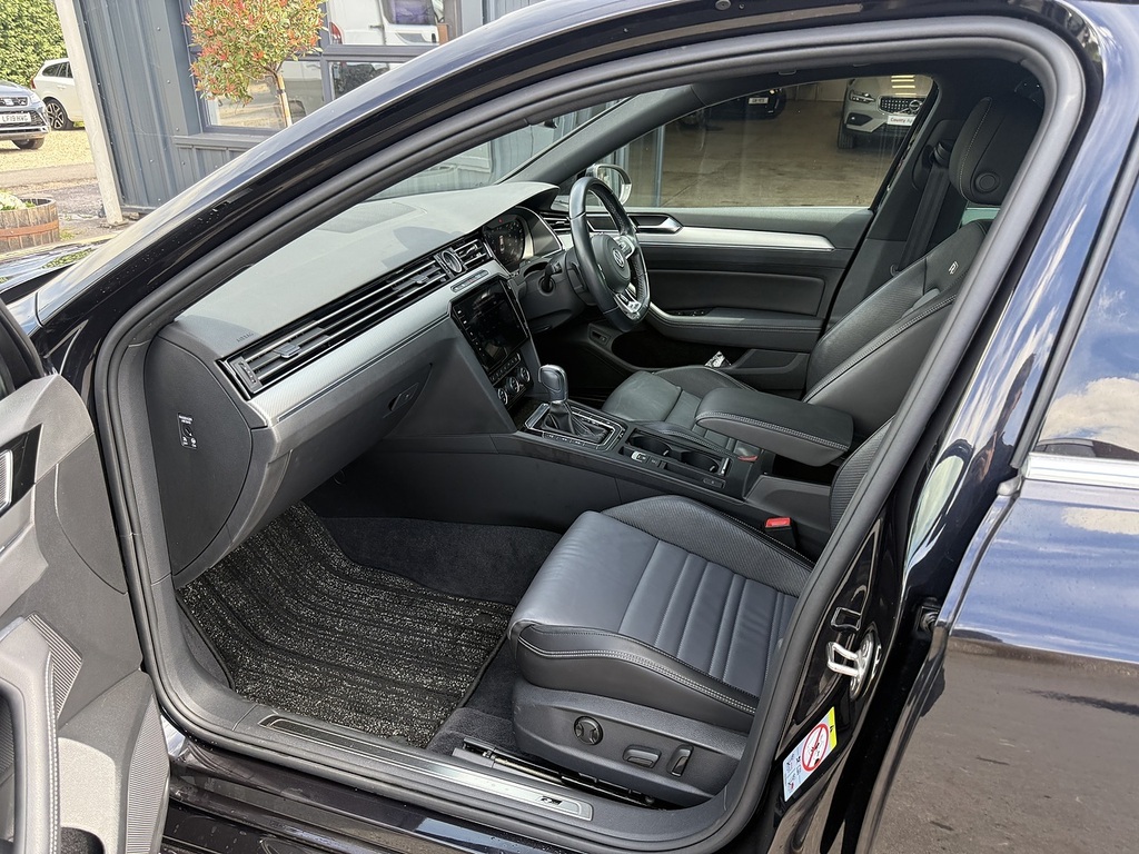 Volkswagen Passat 2.0 Tdi R Line Estate Dsg 150 Ps White #15