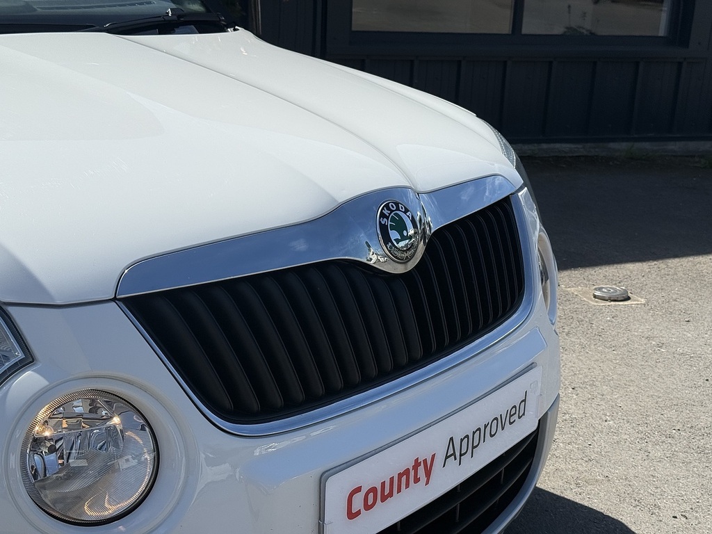 Skoda Yeti Tdi Adventure White #6