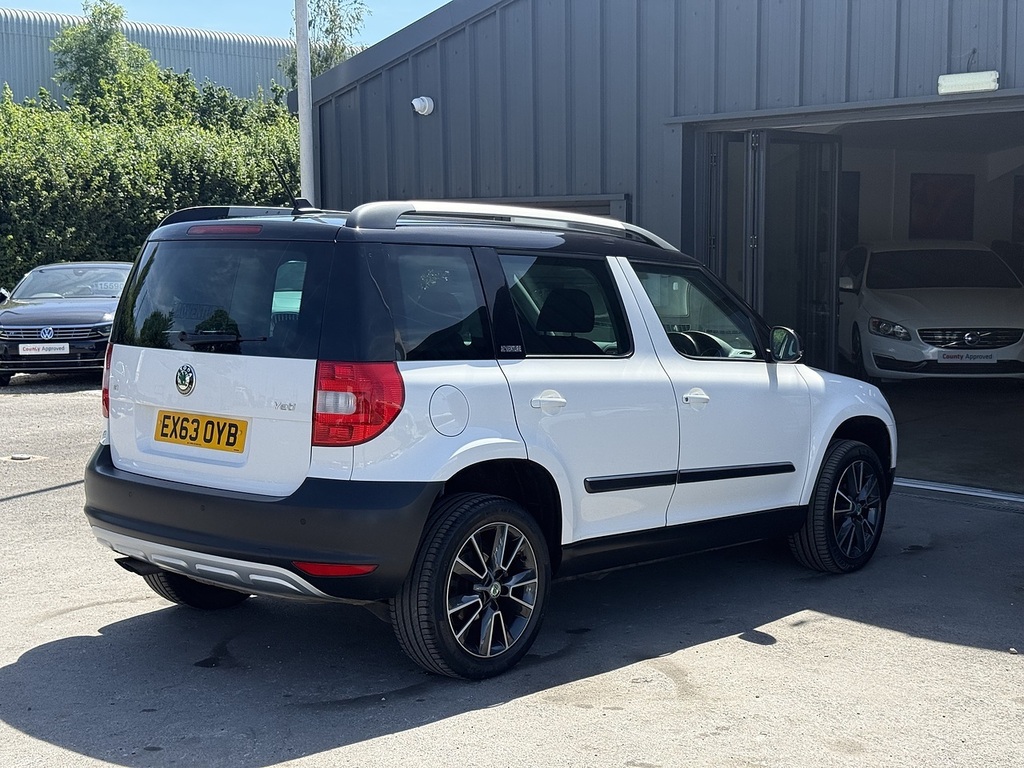 Skoda Yeti Tdi Adventure White #4