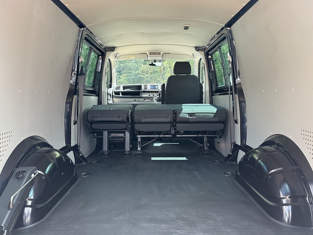Volkswagen Transporter T6 T32 150 Highline Black #4