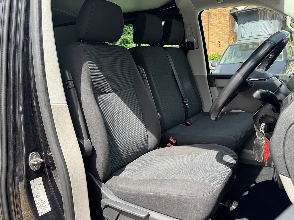 Volkswagen Transporter T6 T32 150 Highline Black #2