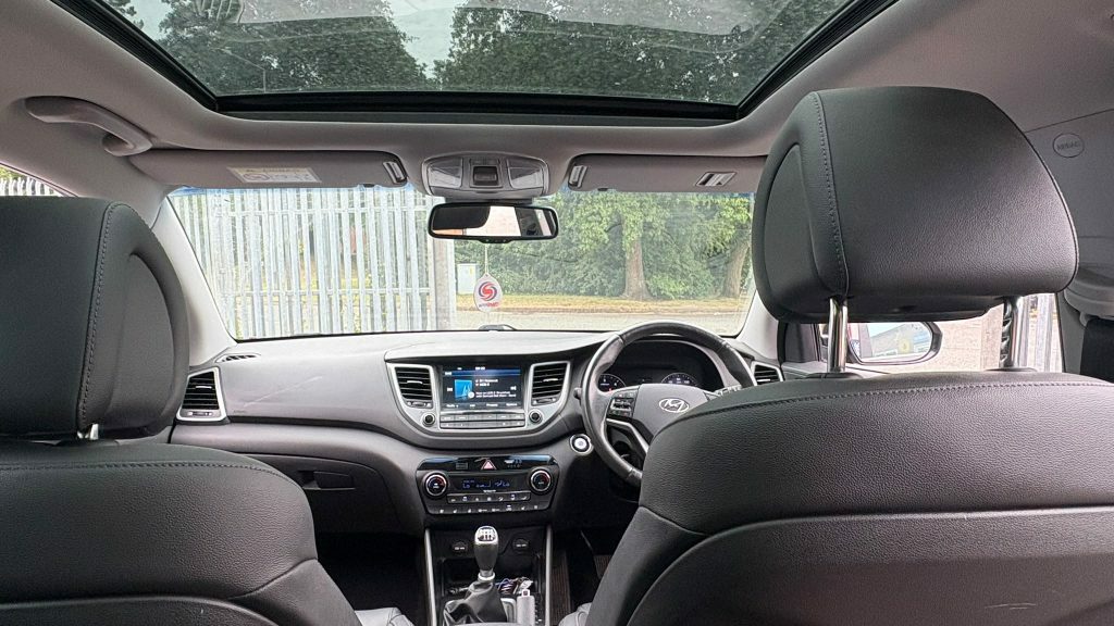 Hyundai Tucson 1.7 Crdi Blue Drive Premium Suv Black #5