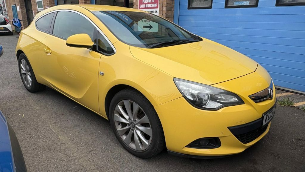 Vauxhall Astra GTC 2.0 Cdti 16V Sri KC13GTC #2