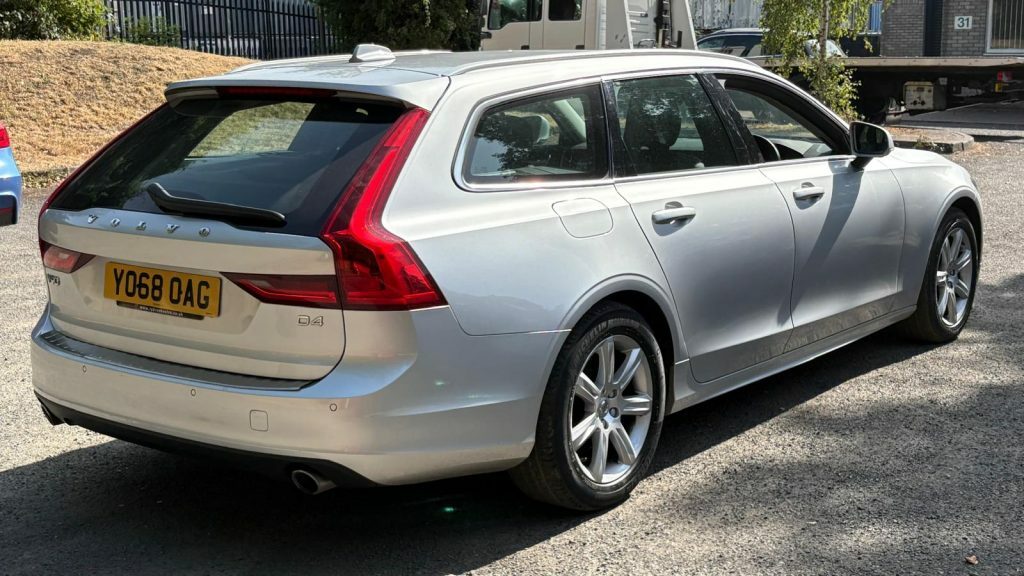 Volvo V90 2.0 D4 Momentum Geartronic Silver #5