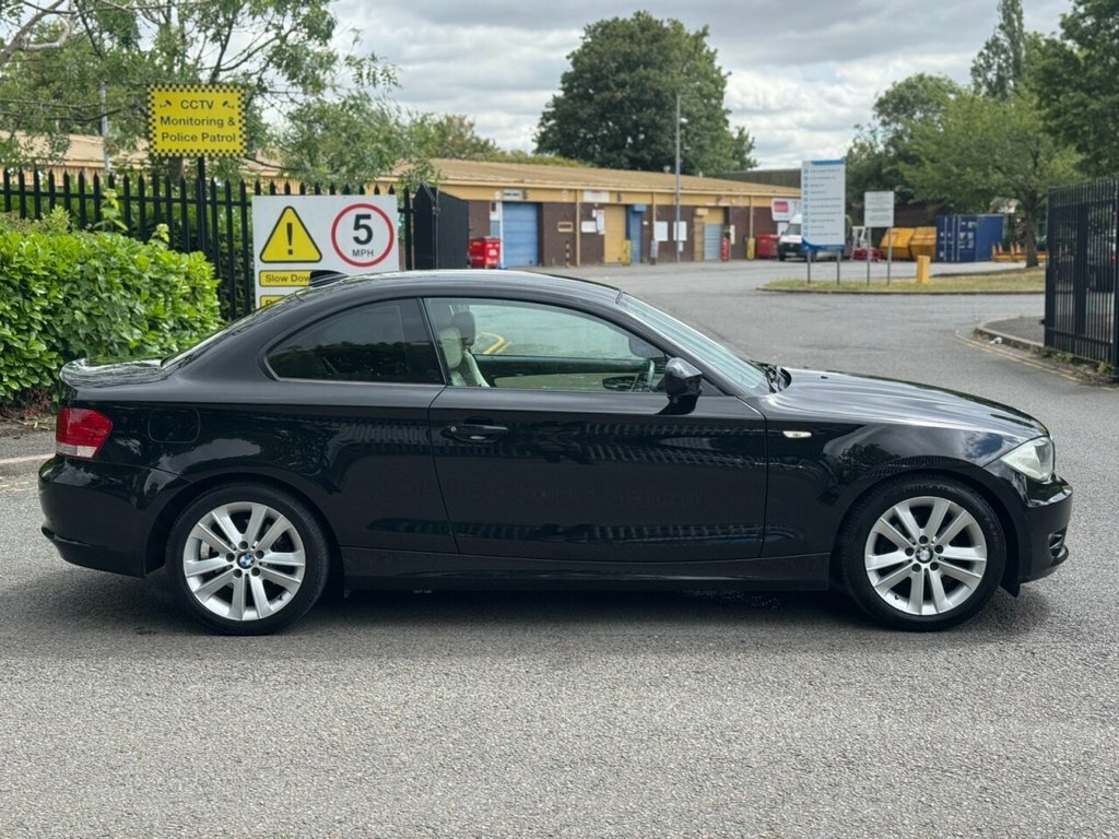 BMW 1 Series 2L Sport Black #2