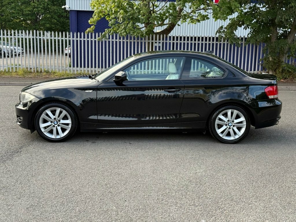 BMW 1 Series 2L Sport Black #3