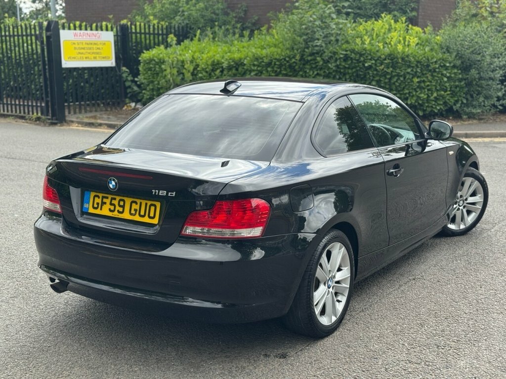 BMW 1 Series 2L Sport Black #3