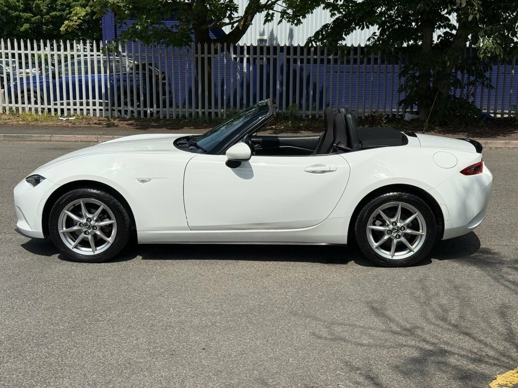Mazda MX-5 1.5L Se White #4