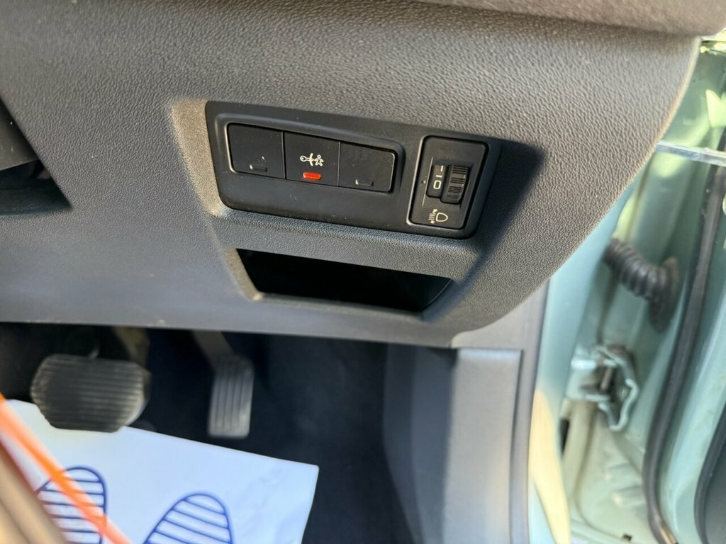 Citroen C4 1.6 E Black #12