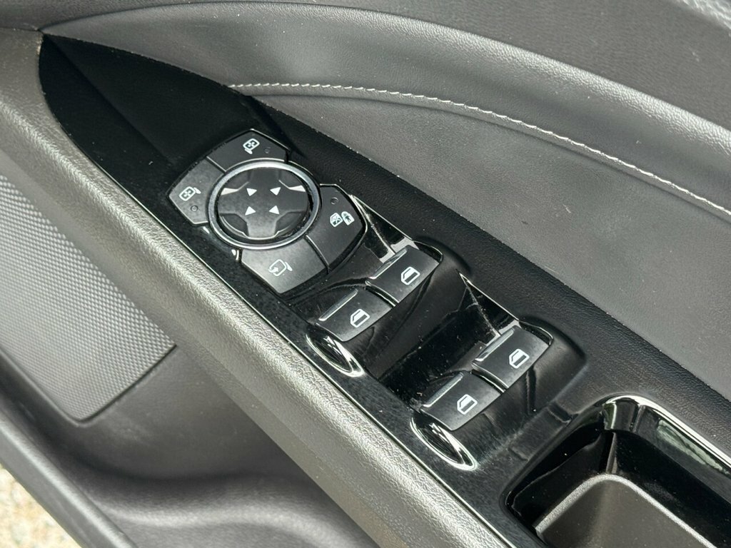 Ford Mondeo Hatchback Black #26