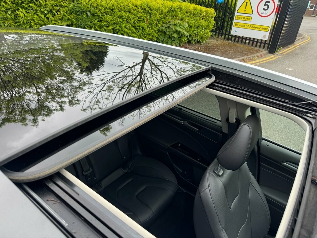 Ford Mondeo Hatchback Black #27