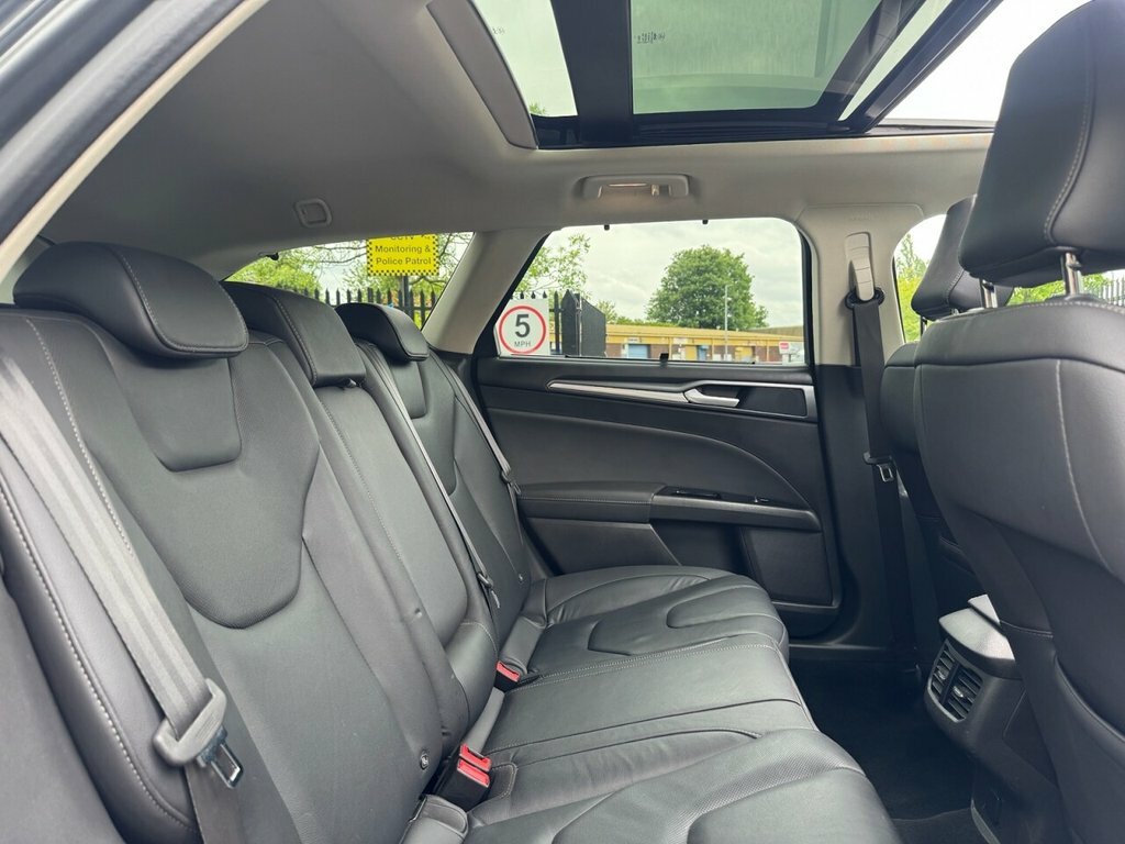 Ford Mondeo Hatchback Black #16
