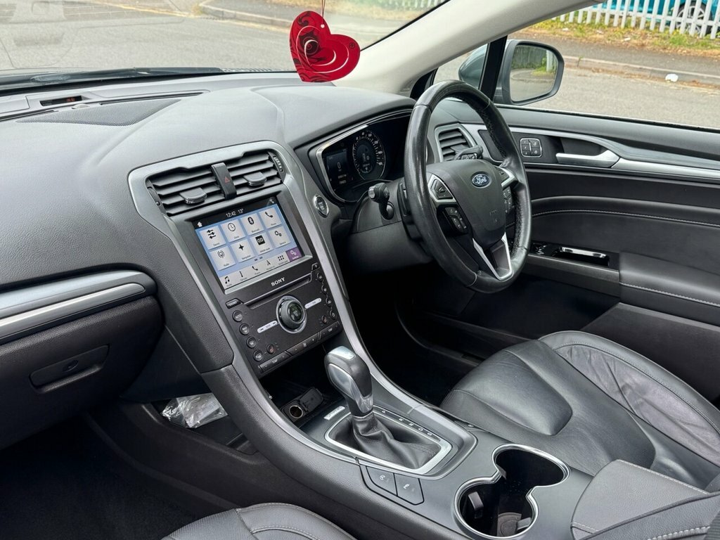 Ford Mondeo Hatchback Black #14