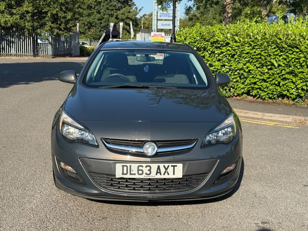 Vauxhall Astra 1.4L Exclusiv Grey #2