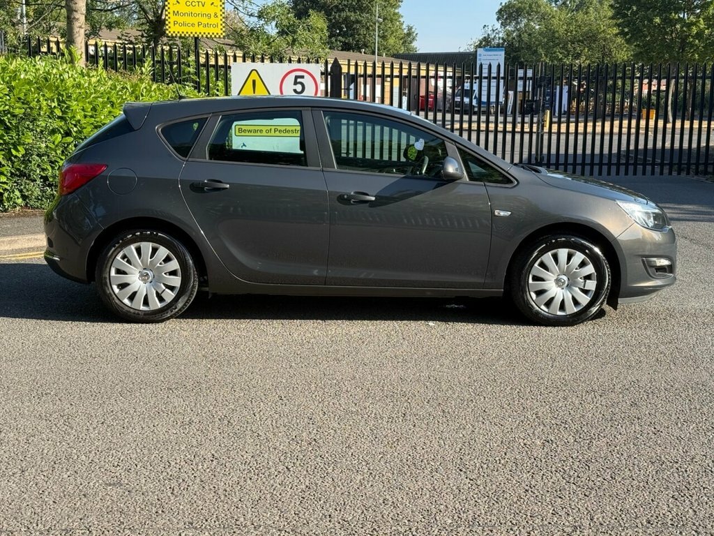 Vauxhall Astra Se Red #8