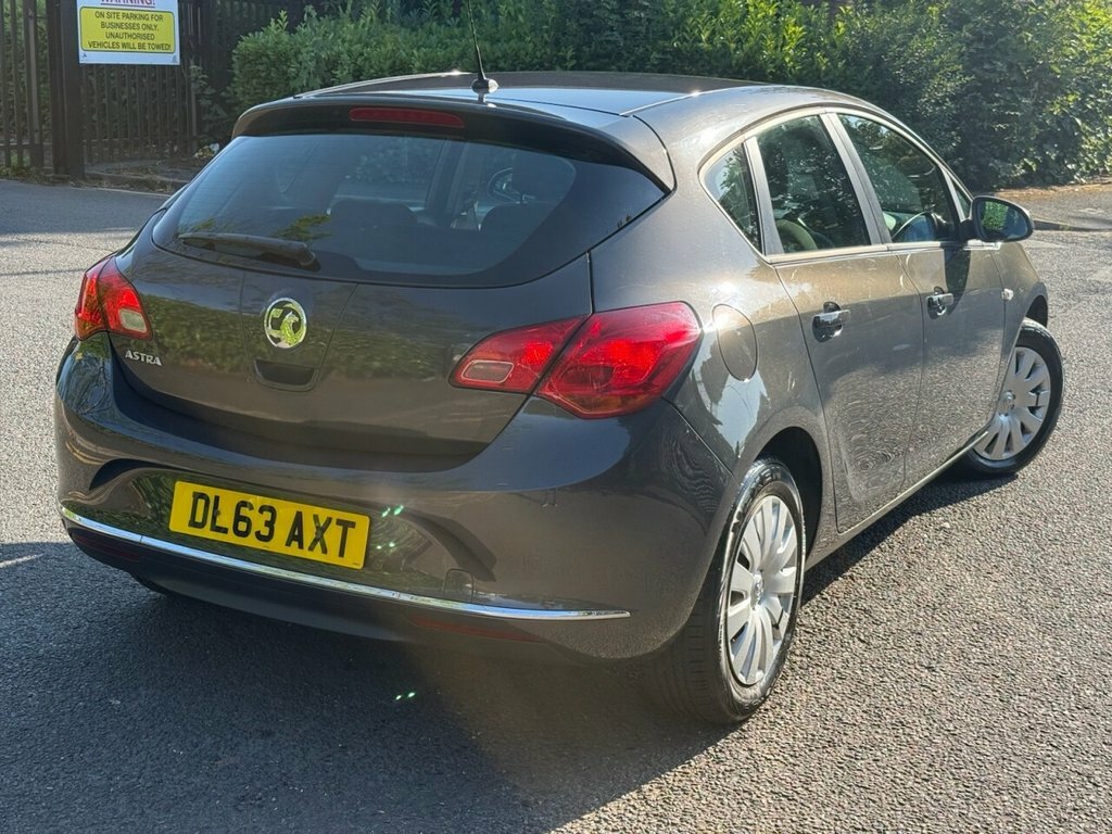Vauxhall Astra Se Red #7