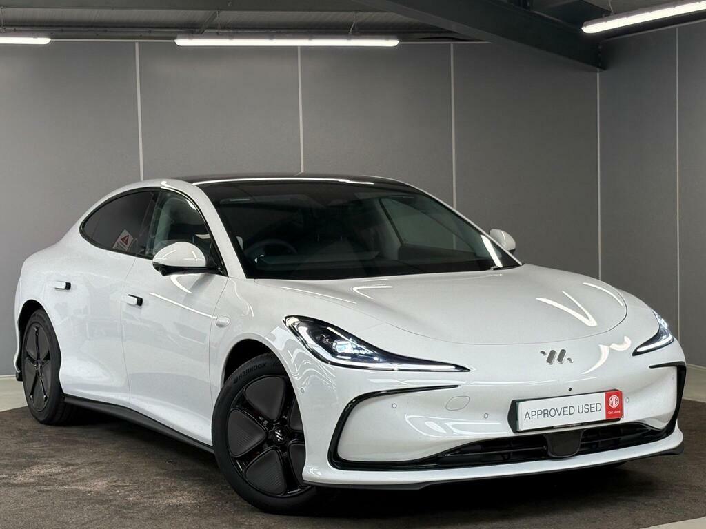MG IM5 75Kwh Standard Range Saloon White
