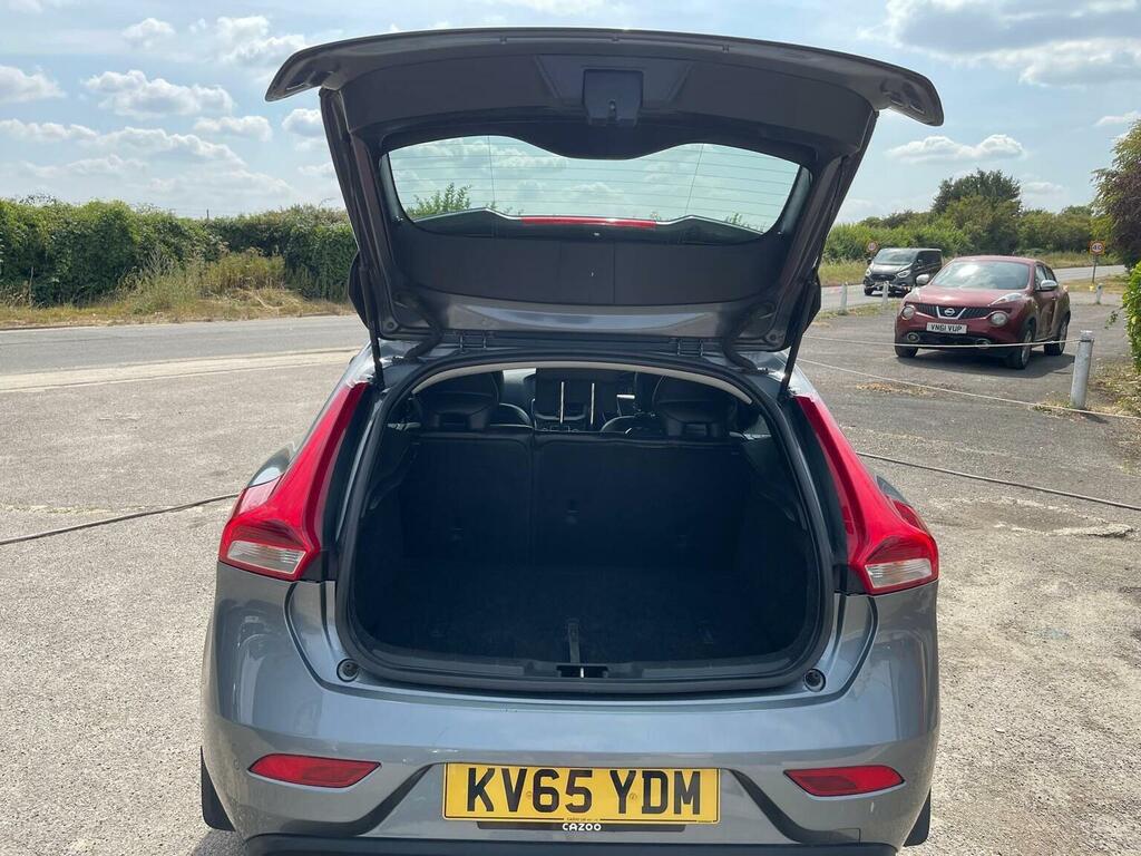 Volvo V40 T2 R-design White #33