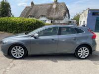 Volvo V40 T2 R-design White #39