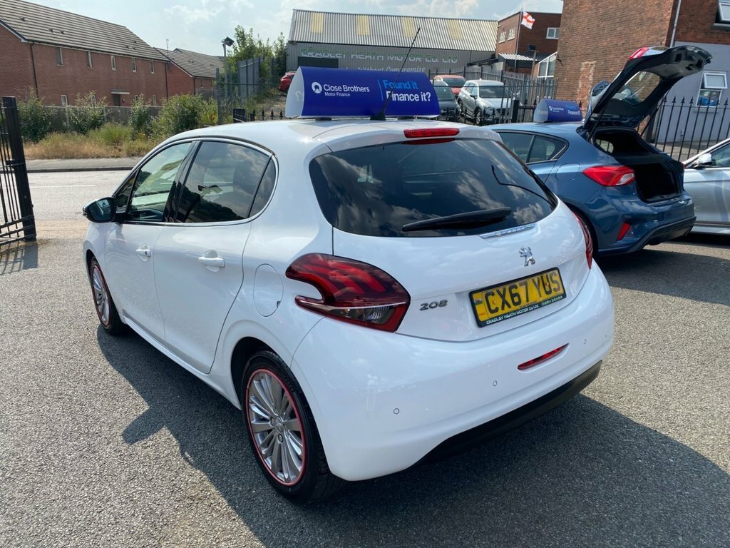 Peugeot 208 1.2L Allure White #4
