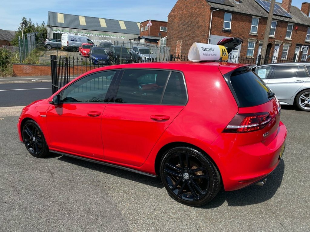 Volkswagen Golf 2L Gtd Red #4