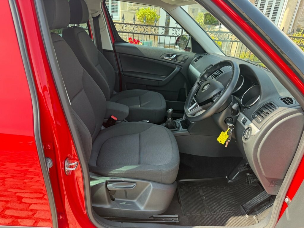 Skoda Yeti Suv Red #2