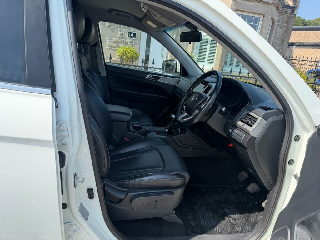 SsangYong Musso Musso Rebel White #2