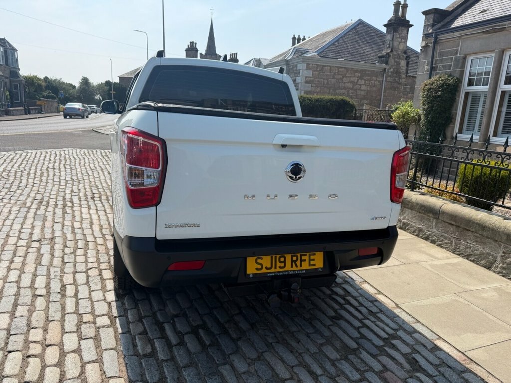 SsangYong Musso Musso Rebel White #6