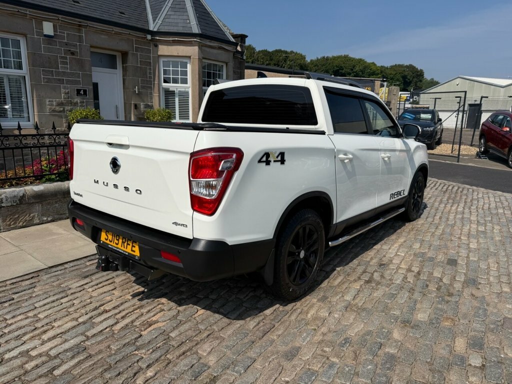 SsangYong Musso Musso Rebel White #4