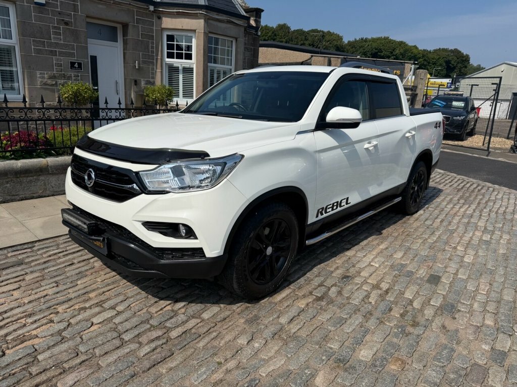 SsangYong Musso Musso Rebel White #3