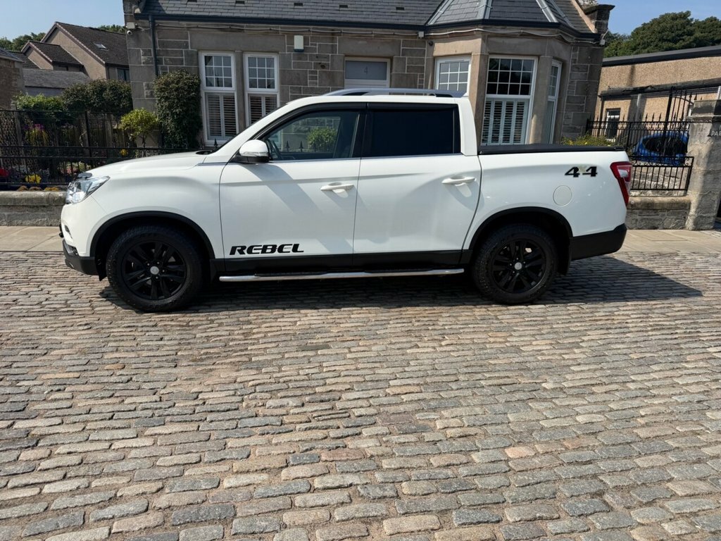 SsangYong Musso Musso Rebel White #5