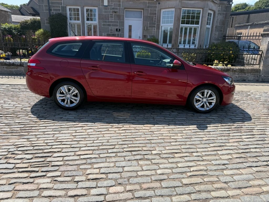 Peugeot 308 SW Estate Red #4