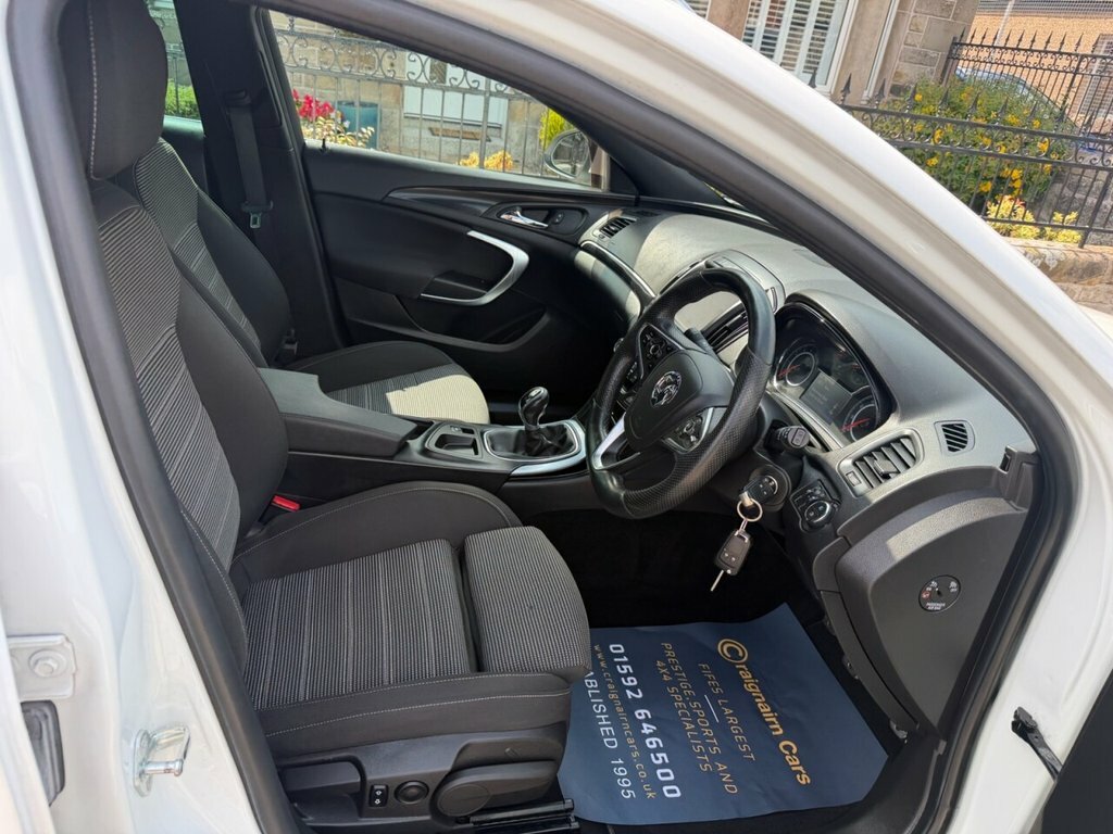 Vauxhall Insignia Estate White #2