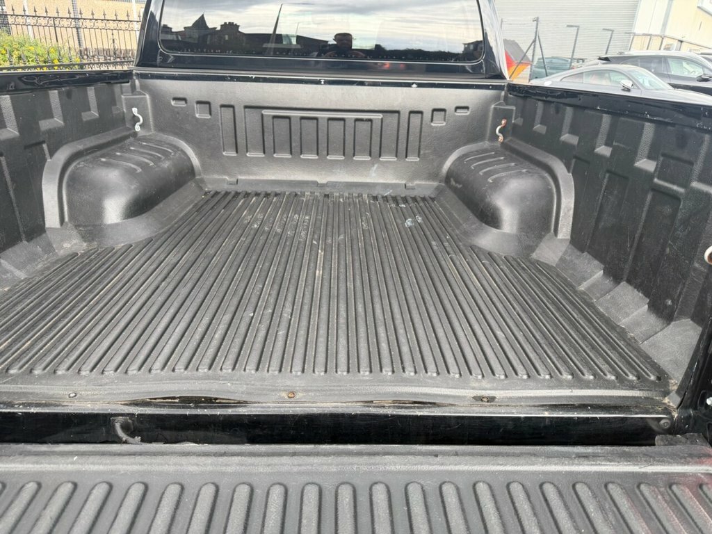 Toyota HILUX Active White #18