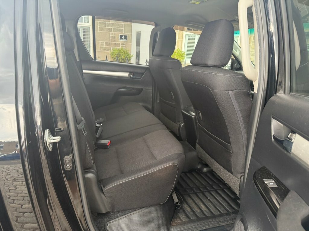 Toyota HILUX Active White #19