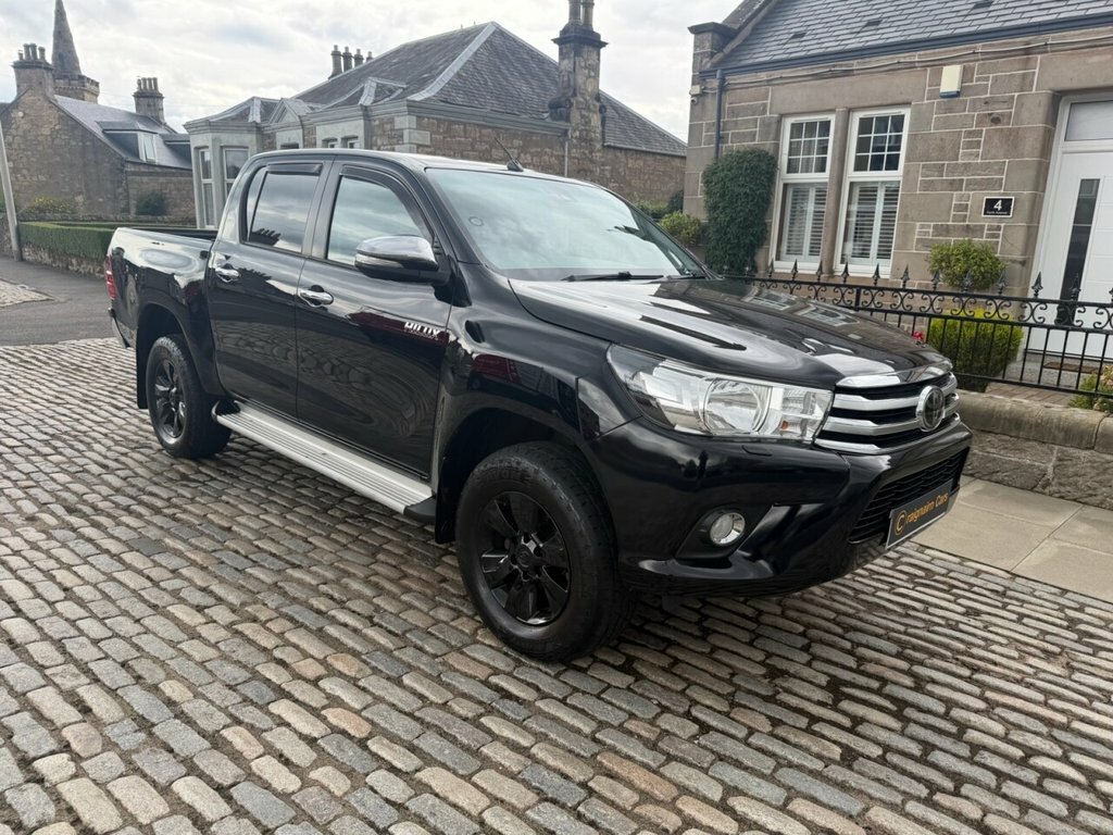 Toyota HILUX Active White #9