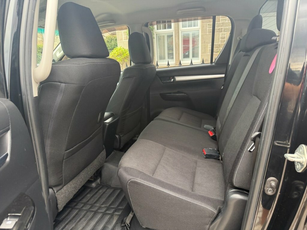 Toyota HILUX Active White #26