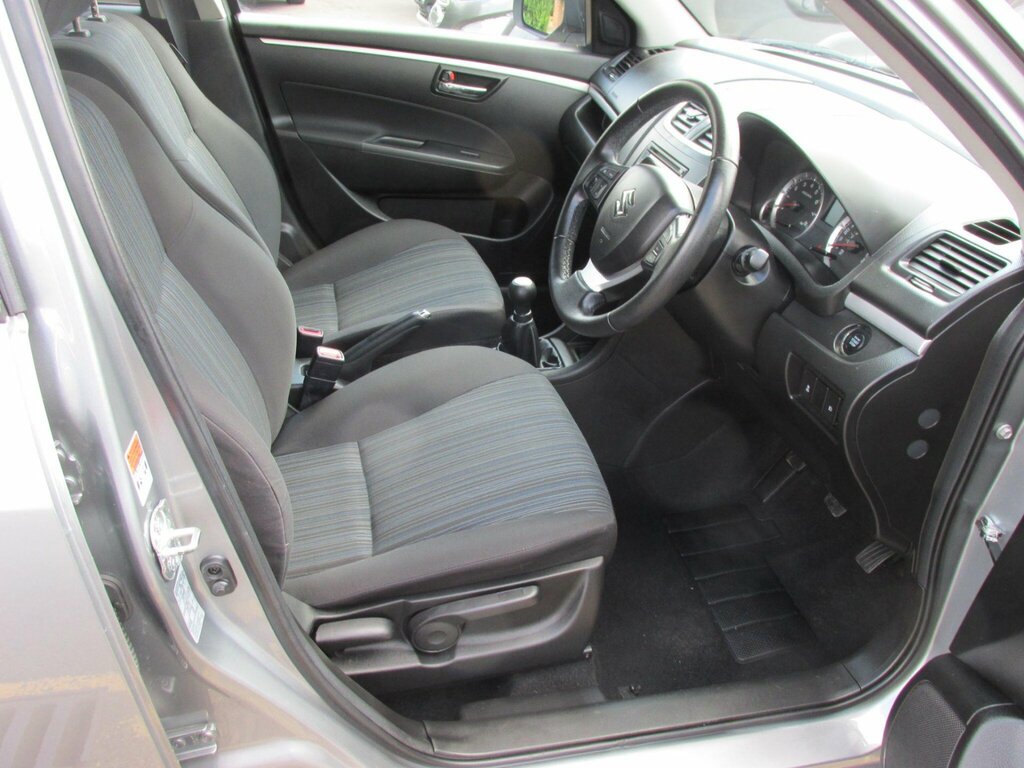Suzuki Swift White #7