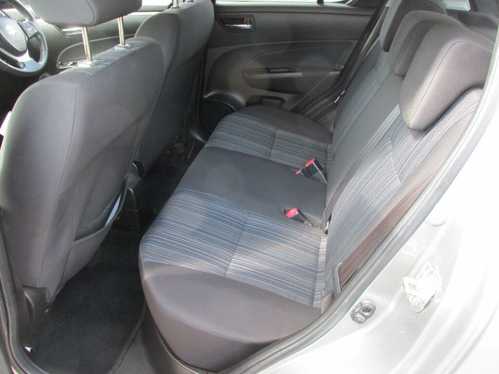 Suzuki Swift White #11