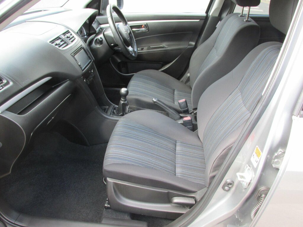 Suzuki Swift White #10