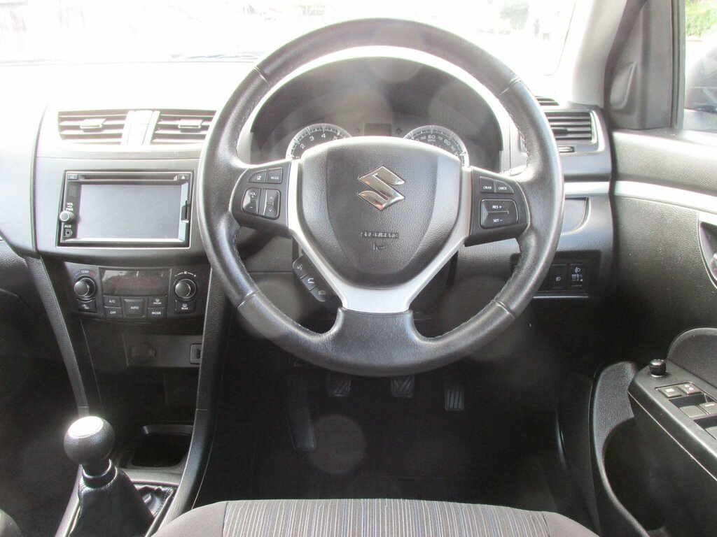 Suzuki Swift White #8